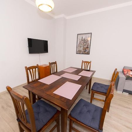 Best Location On Main Square P4You Pl Krakow Bagian luar foto