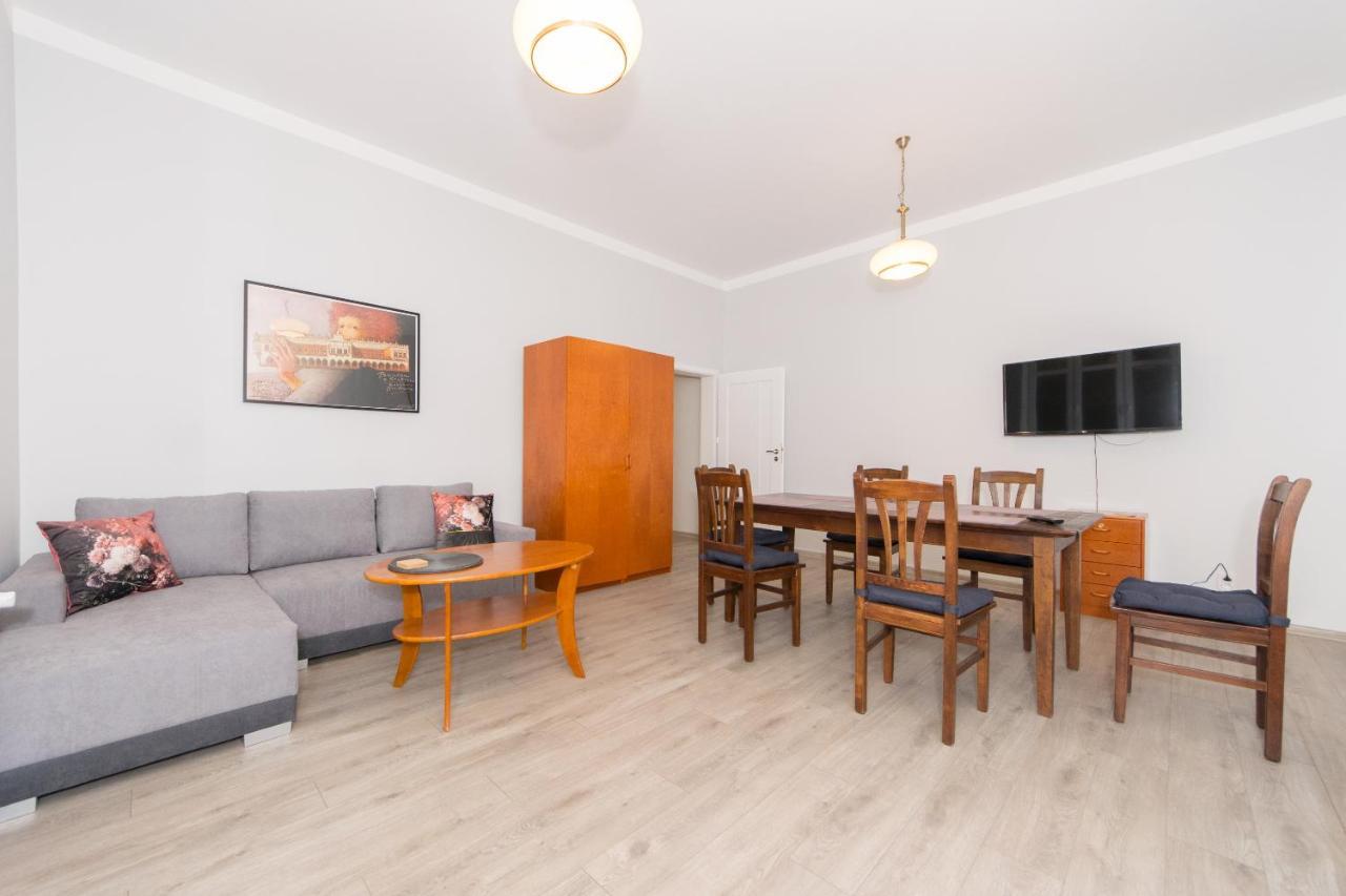 Best Location On Main Square P4You Pl Krakow Bagian luar foto