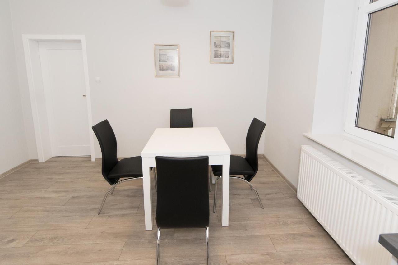 Best Location On Main Square P4You Pl Krakow Bagian luar foto