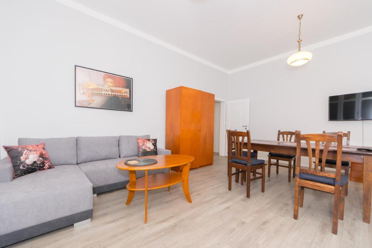 Best Location On Main Square P4You Pl Krakow Bagian luar foto